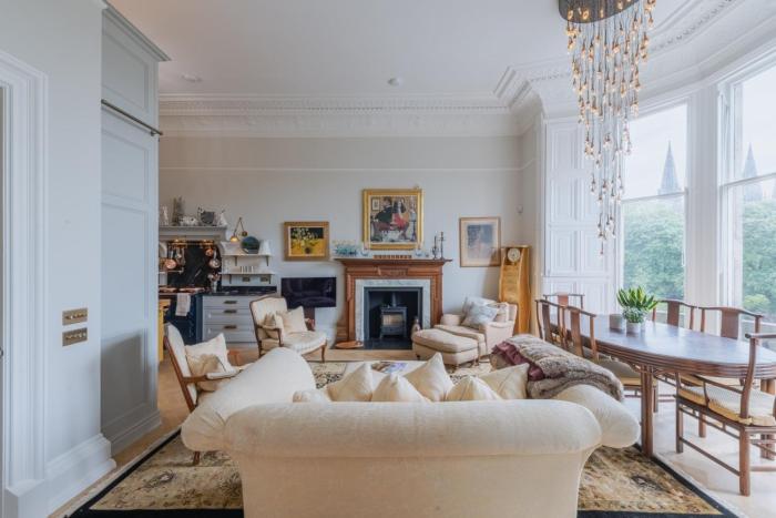 Luxury West End flat with stunning bay window views
