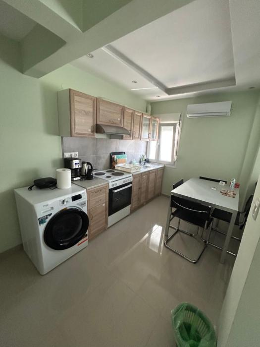 UpTown40 Ground Floor Apartment with Easy Free Street Parking