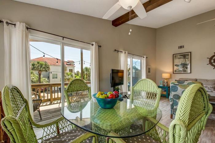 Beach Vacation! Walkable to Dining&Shopping-Unit C