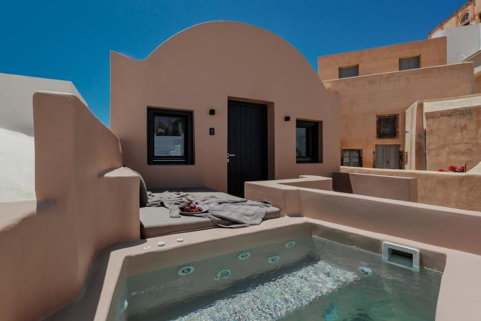 AKRI santorini with heated jacuzzi
