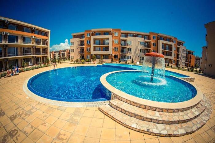 Pool View, 2 Bedroom Apartment