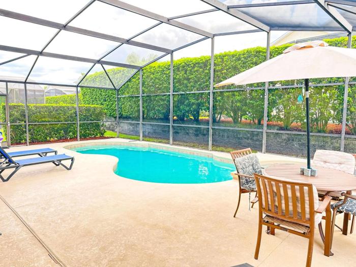 LB4701PL - 4 Beds villa - with pool and game room