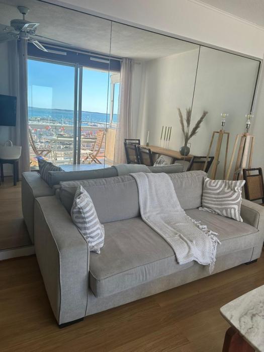 Esperanza Basin and Port View