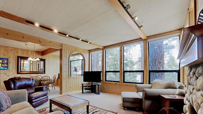 Deluxe Slopeside Condo Just Steps to Mammoth Mountain with 3 Spas, Pool and Sauna and Free WiFi and Parking - Unit 531 at 1849 Condos