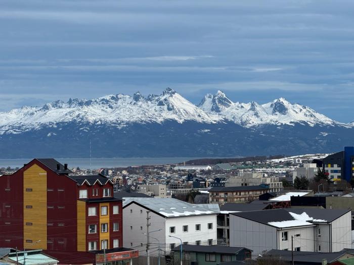 Panoramic Beagle Channel View - Modern Downtown APT
