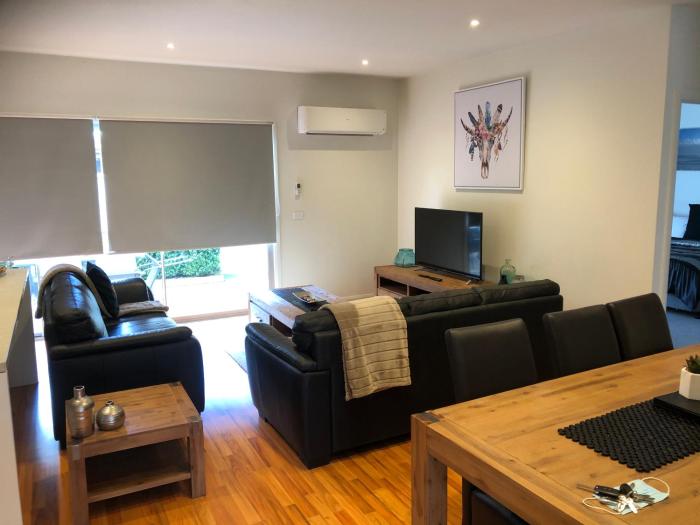 Lbarza Stylish 3BR Central Serviced Apartment