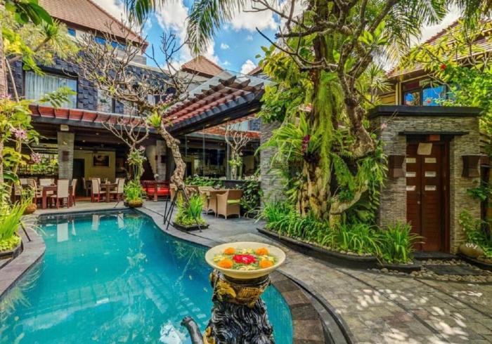 Exquisite 3 BR Villa Seminyak CYN