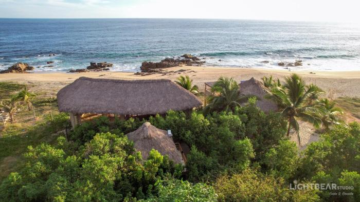 UtopiAmar Beach House & Suites