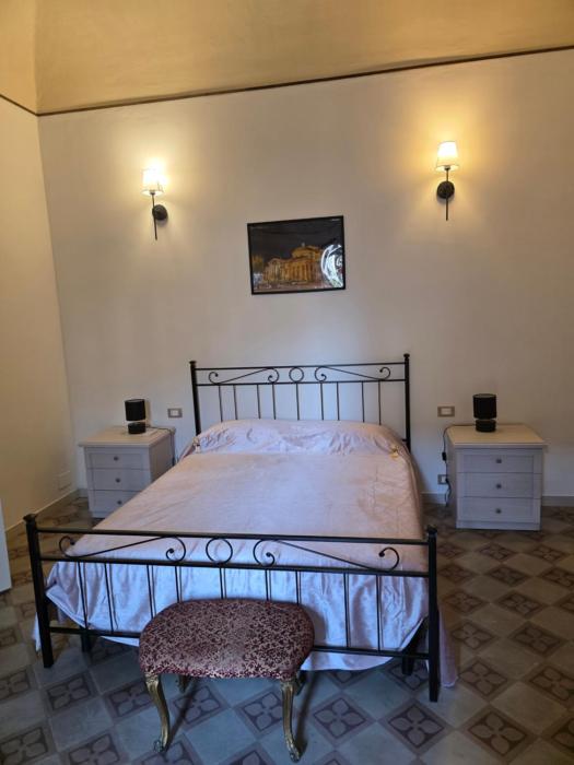 Vivaldi Holidays Historic house in the center of Palermo