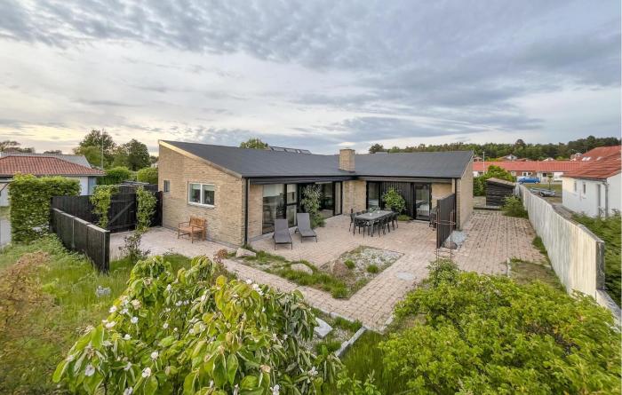 5 Bedroom Awesome Home In Ebeltoft