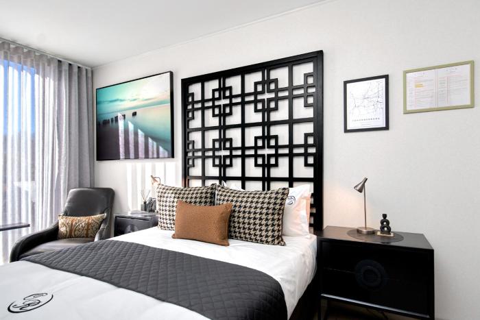 ONE ROSEBANK 246 Executive Apartment