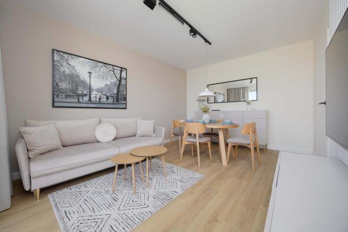 Elegant Apartment in Warsaw with Air Conditioning and Parking by Renters Prestige