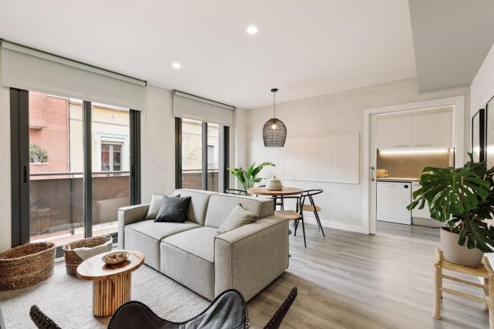 Falco - 2 bedrooms with shared pool in Les Corts