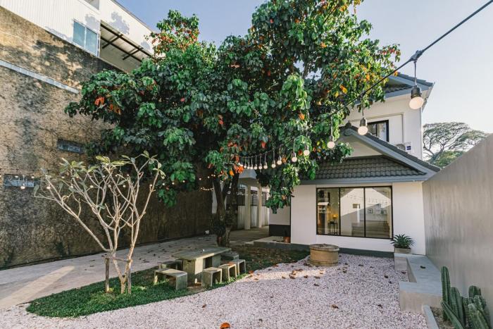 Modern Family House - 4 Bedrooms and 2 living rooms - fully furnished - 5 mins from Old Town with Art Gallery - Coffee Shop - and Creative Workshop - DEJA Home