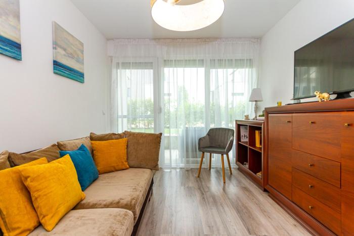 2BR Lakeside Haven w AC by NW