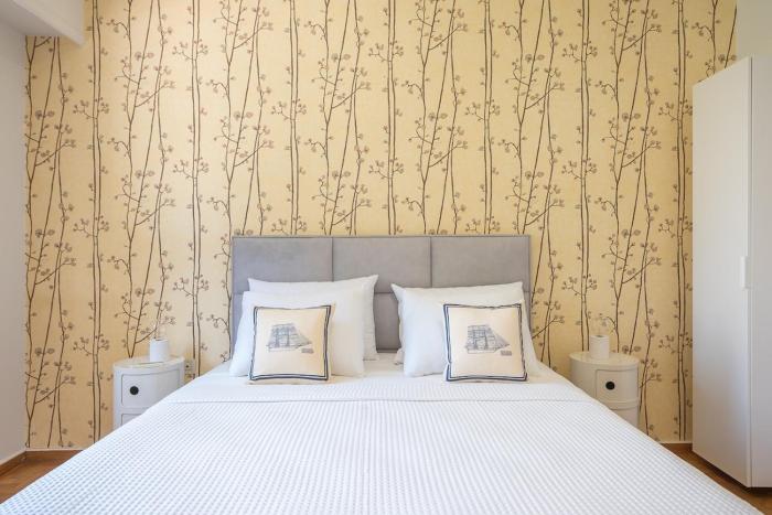 Luxurious Artistic Apartment- Kolonaki