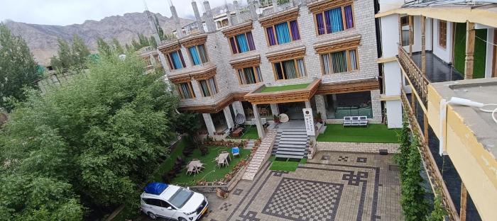 MALIK PALACE leh