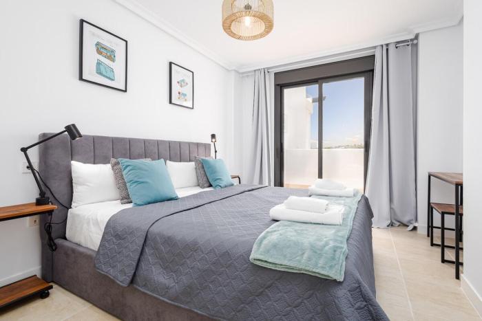 Beautiful 1 bed duplex penthouse with views RDR327