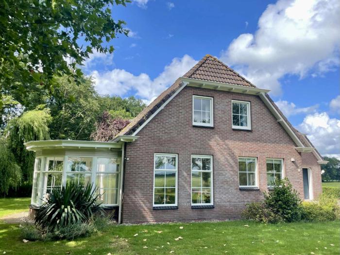 Enjoy the space and countryside at Het Hofhuys