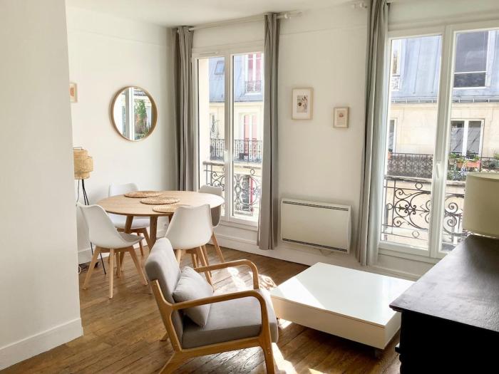 2 rooms, close to Montmartre, light and quiet