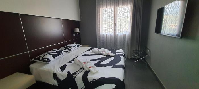 CRIS & YOU guest room