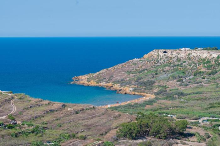 3 Bdr Apt with Panoramic Valley Beach Views