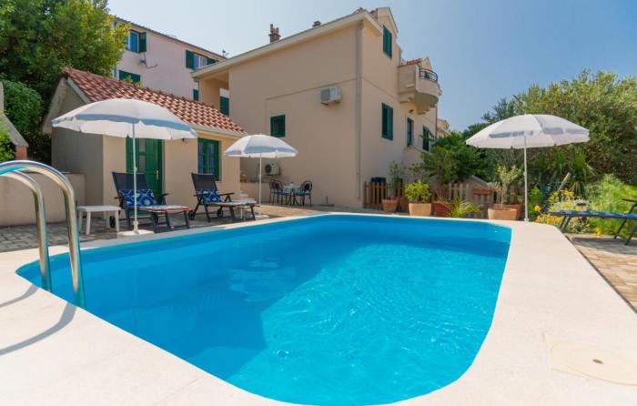 Beatiful Villa Antonela with pool in Makarska