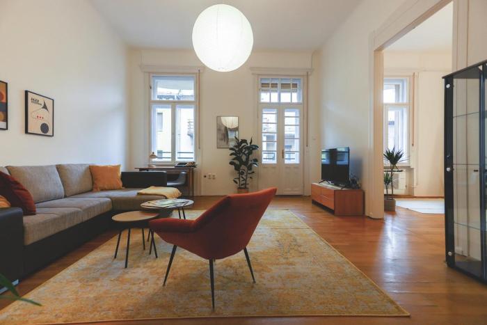 City Center Lovely Balcony Flat