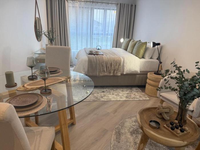 Platform 132 - 2 On Tabak with onsite Parking