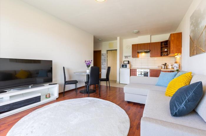 Peaceful Sunlit Escape close to danube