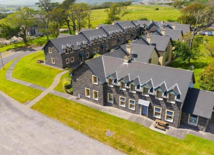 Dingle Courtyard Holiday Homes 3 Bed Sleeps 6