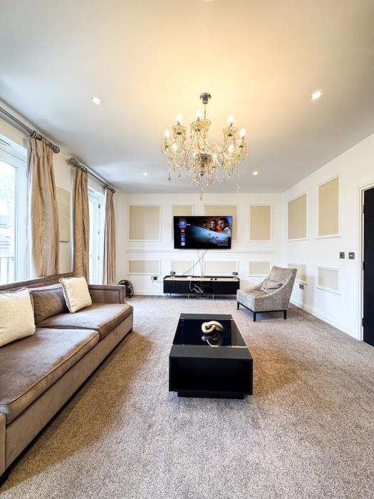 GrandLuxe - Shepherds Bush