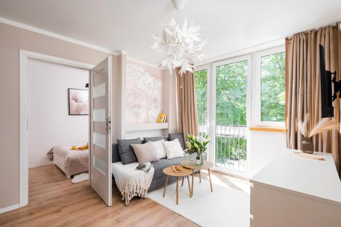 Sunny Relaxing Studio at Chłodna 15 in the strict city centre Metro Bus Tram