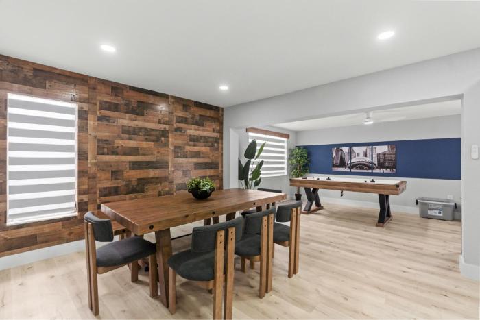 Chicago Vibe Heated Pool 5BR 2BTH