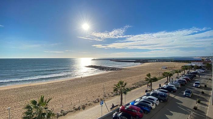 Quarteira Frente Praia II by HomeSlow Rentals