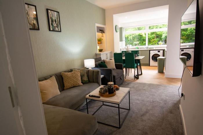 Modern apartment - sleeps 4