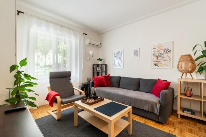 Rosemary apartment-cosy and peaceful spot with private parking