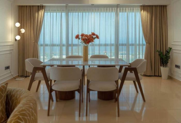 Lux 4BR & S Full view of Oran Bay and port