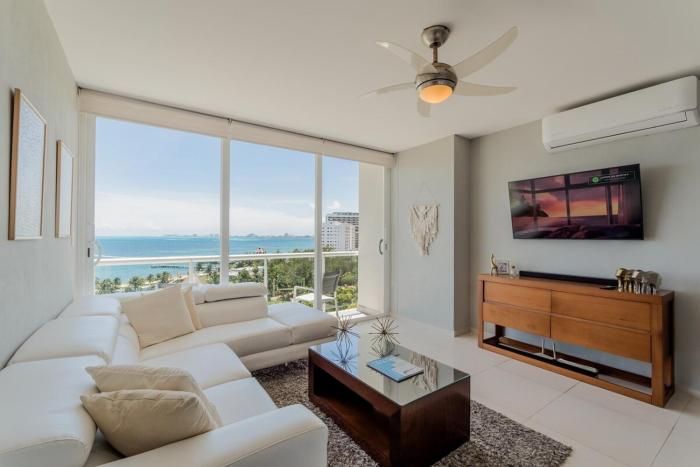 Palmera 3BDR Beachfront by Casa Paraiso