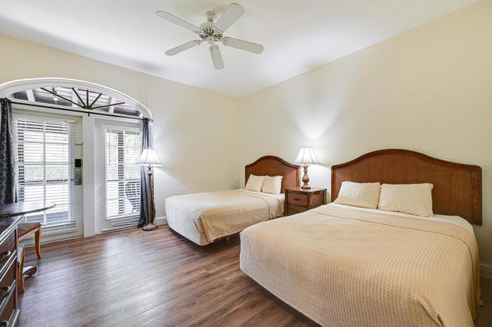 Naples Studio with Canal Access!