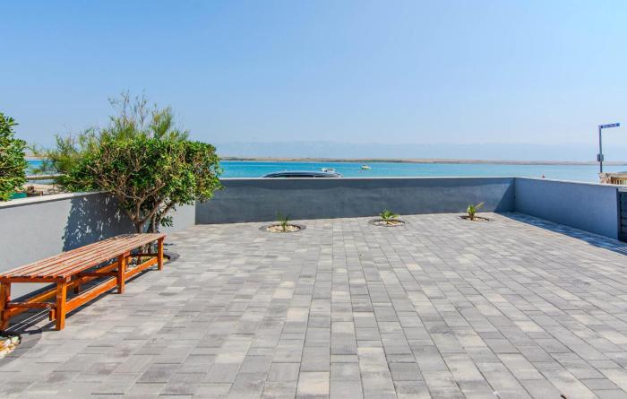 1 Bedroom Lovely Apartment In Vir