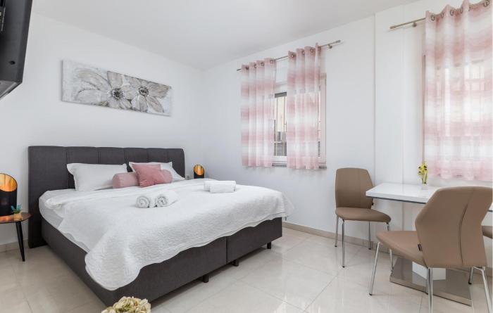 Beautiful Apartment In Pula With Wifi