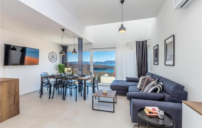 3 Bedroom Beautiful Home In Njivice