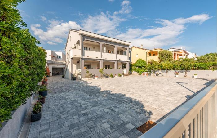 1 Bedroom Cozy Apartment In Povljana