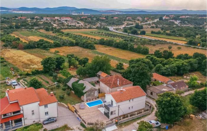 Pet Friendly Apartment In Benkovac