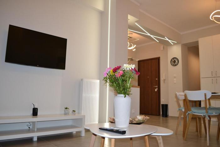Fresh Apartment Near Acropolis Fast WiFi