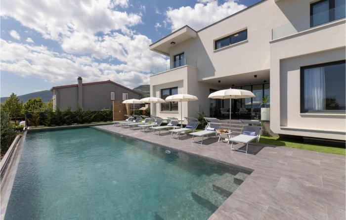 Cozy Home In Kastel Stari With Sauna