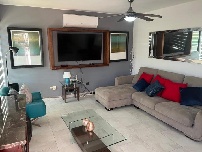 A una cuadra del malecón