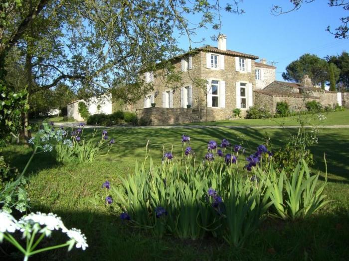 Maison rénovée avec piscine et grand jardin, à 2 km de la Vallée de lYon - FR-1-426-329