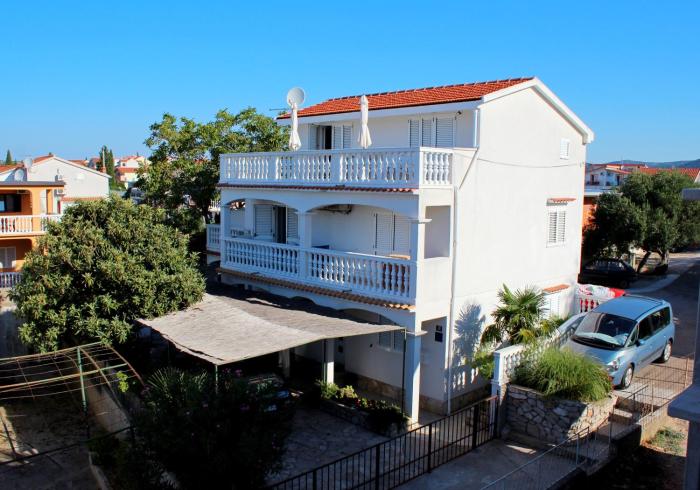 Apartments with parking space Pirovac, Sibenik - 24766